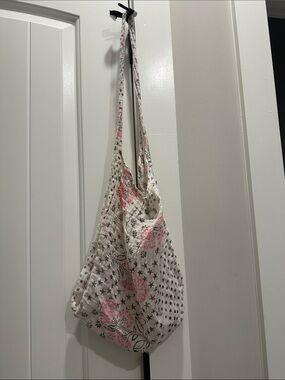 Lightweight Floral Dot Shoulder Bag in Cream and Pink